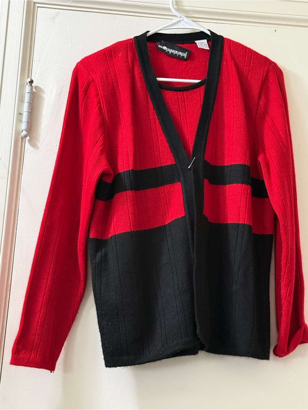 2-piece set sweater  look from the brand Sag Harbor. Size petite medium.